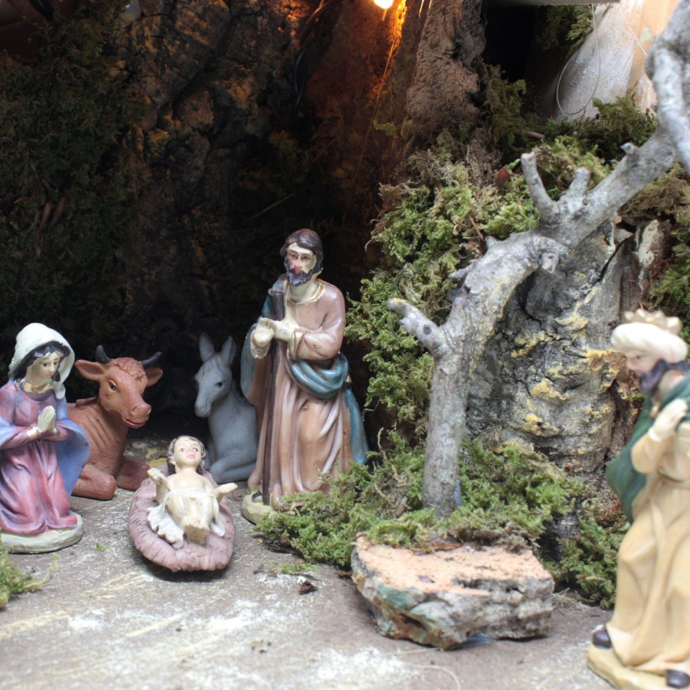 Capanna Illuminata per Presepe con Natività da 9 cm set da 8 pezzi