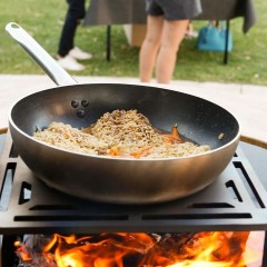 Griglia in Acciaio Rialzata con Padella Wok