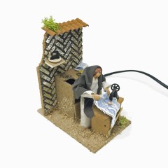Donna che Cuce Scena per Presepe in Movimento 14x9 cm