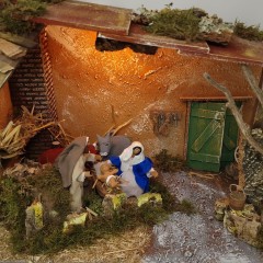 Capanna Completa di Natività in Movimento e Luci 50x26 cm 87497+79343