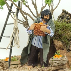 Pastore per Presepe in Movimento Raccoglitore di Arance 12 cm