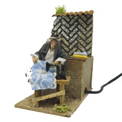 Donna che Cuce Scena per Presepe in Movimento 14x9 cm