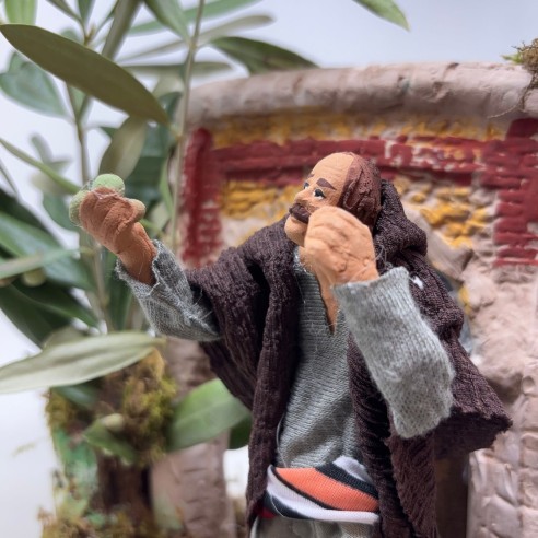 Venditore di Olive Pastore per Presepe in Movimento 17x17 cm