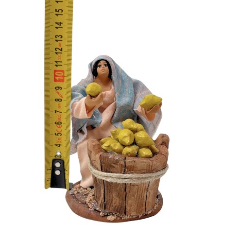 Venditrice di Limoni Statuina in Terracotta per Presepe 14 cm