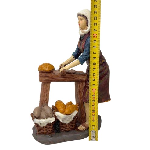 Donna con Pane Pastore in Resina 20 cm per Presepe 188107D